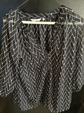 Black & White Chevron Button-Front Blouse Sheer xs
